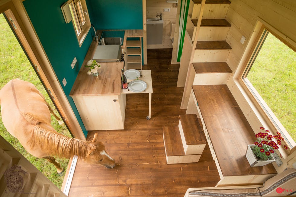Mini casa con techo retráctil