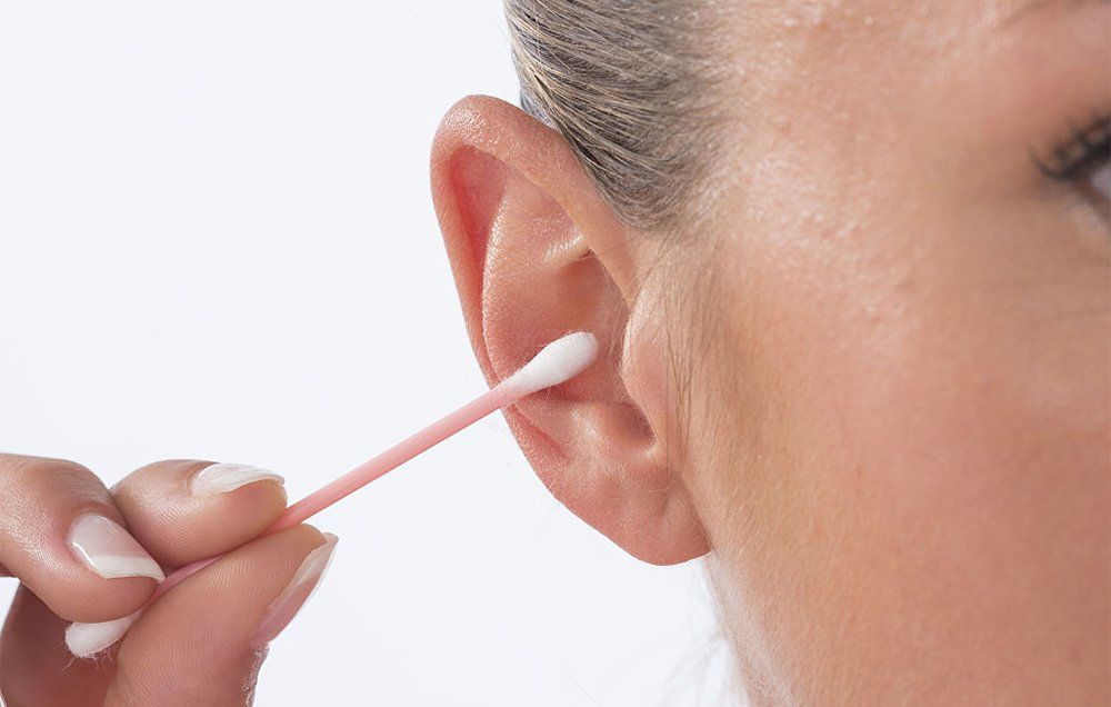 bille i går Regeringsforordning The Great Q-Tip Debate: Should You Swab Your Ears? We Finally Have An  Answer | Prevention