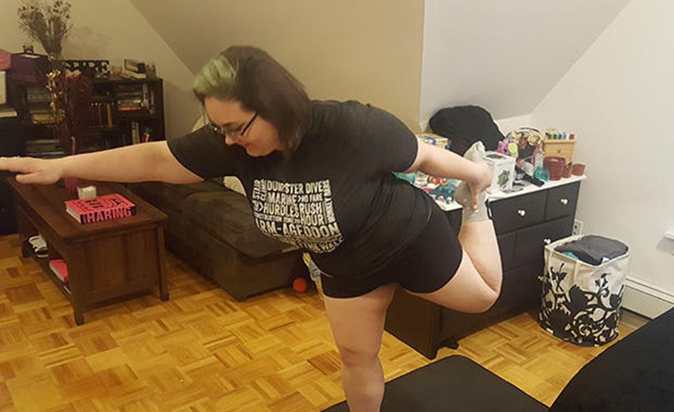 Eastday-Fat girl goes viral for showing high difficulty yoga