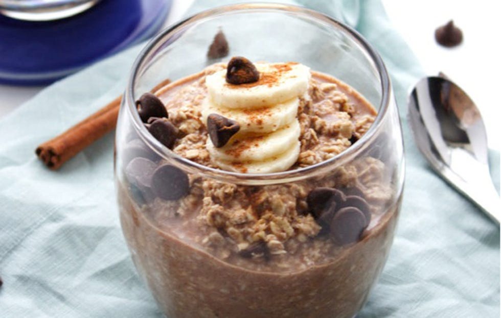 https://hips.hearstapps.com/hmg-prod/images/281/7cinnamon-chocolate-chip-overnight-oats-10-1499809553.jpg?resize=980:*