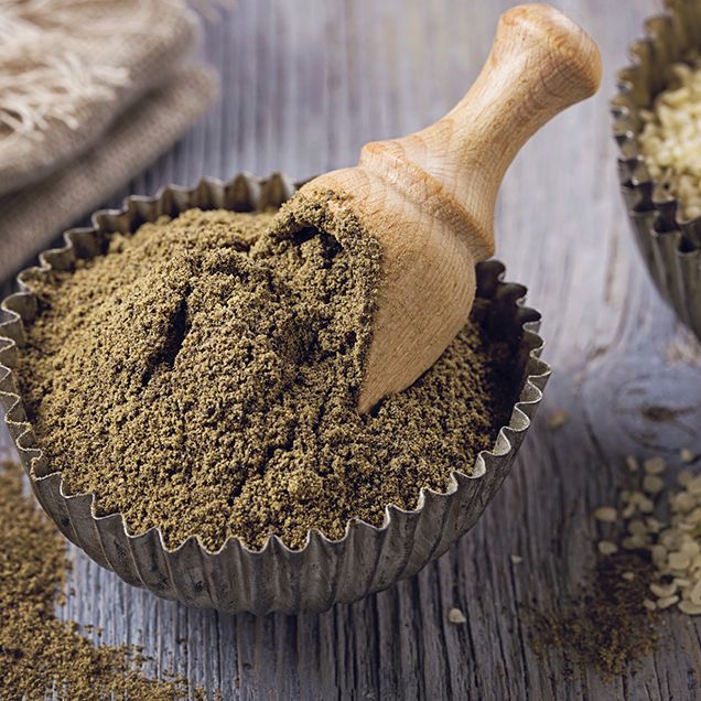 Hemp Protein Powder: Nutrition Info, The Best Ones To Buy, & How To Use It 