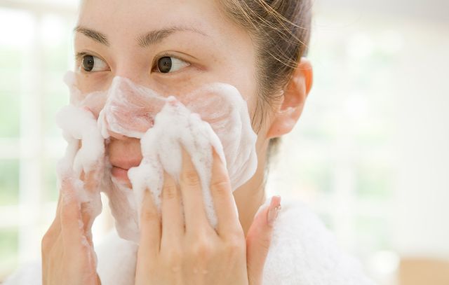 8 Common Moisturizing Mistakes, According to Dermatologists