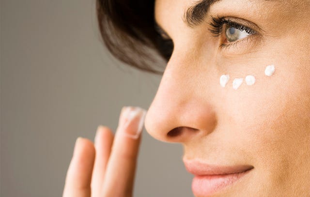 10 Makeup Tricks That Hide Wrinkles