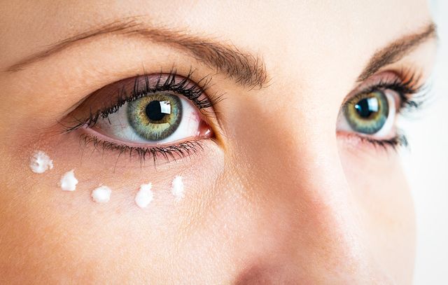 10 Makeup Tricks That Hide Wrinkles