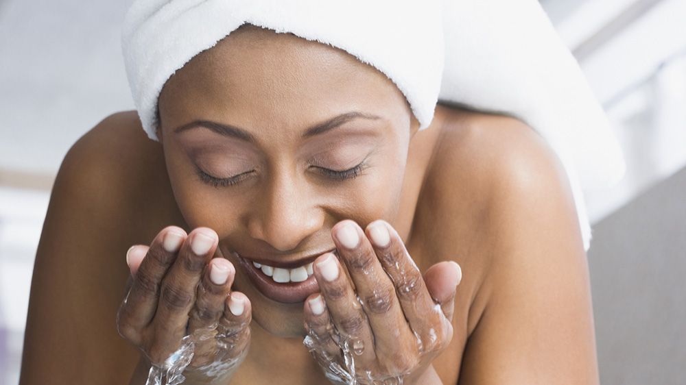 3 Natural and Better Ways to Clean Your Skin Without Soap