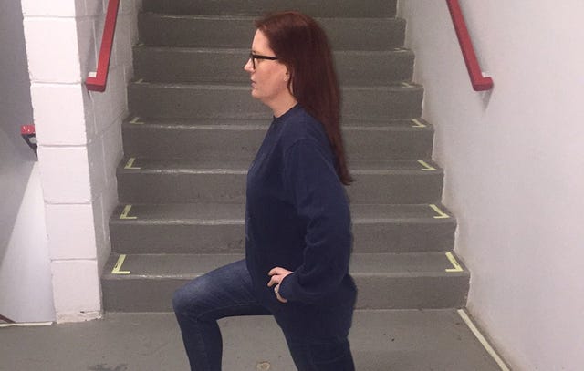 I Did 100 Lunges At Work Every Day For A Month. Here's What Happened.