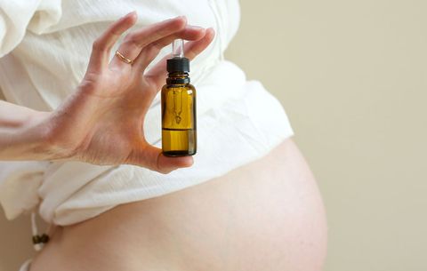 pregnant woman with essential oils