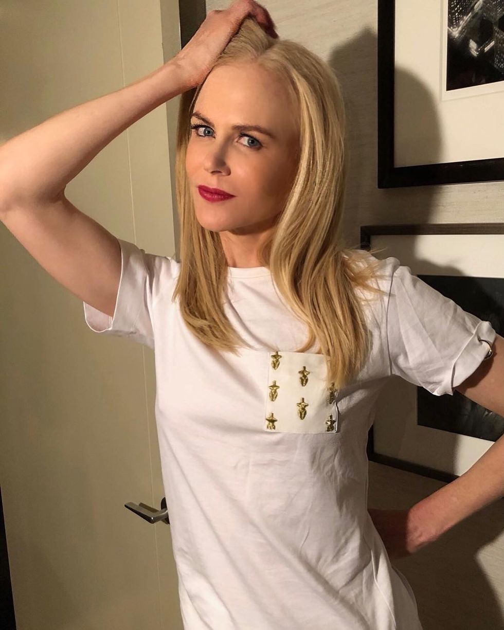 Hair, Blond, White, Clothing, Long hair, Hairstyle, Beauty, Shoulder, Arm, Lip, 