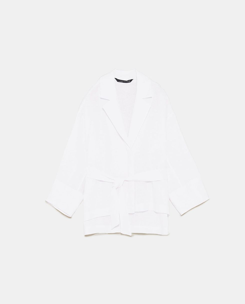 White, Clothing, Sleeve, Outerwear, Collar, T-shirt, Top, Blouse, Clothes hanger, 