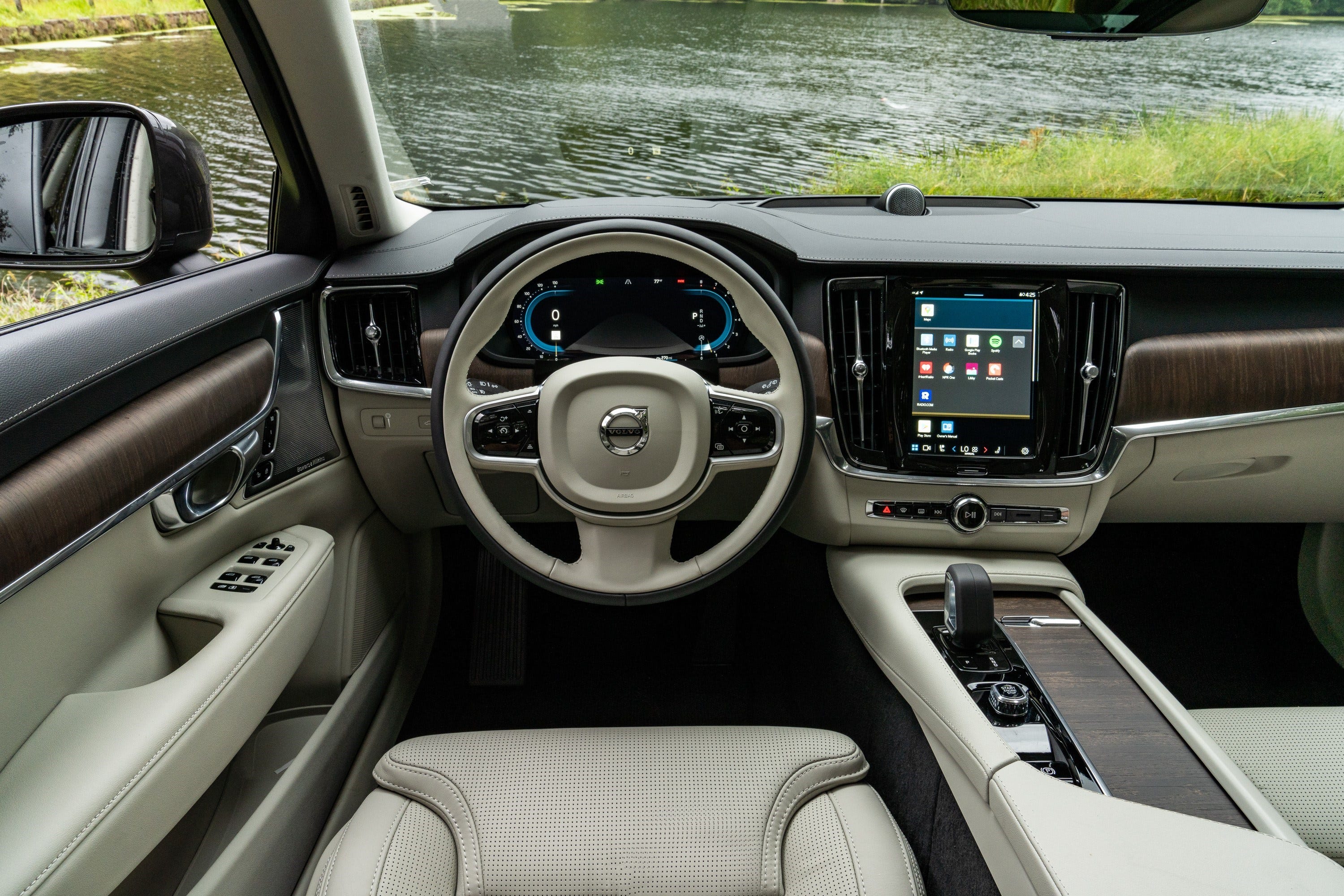 2025 Volvo V90 Cross Country Interior