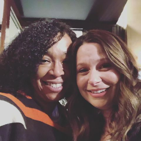 shonda rhimes alongside katie lowes, who plays quinn perkins on the show