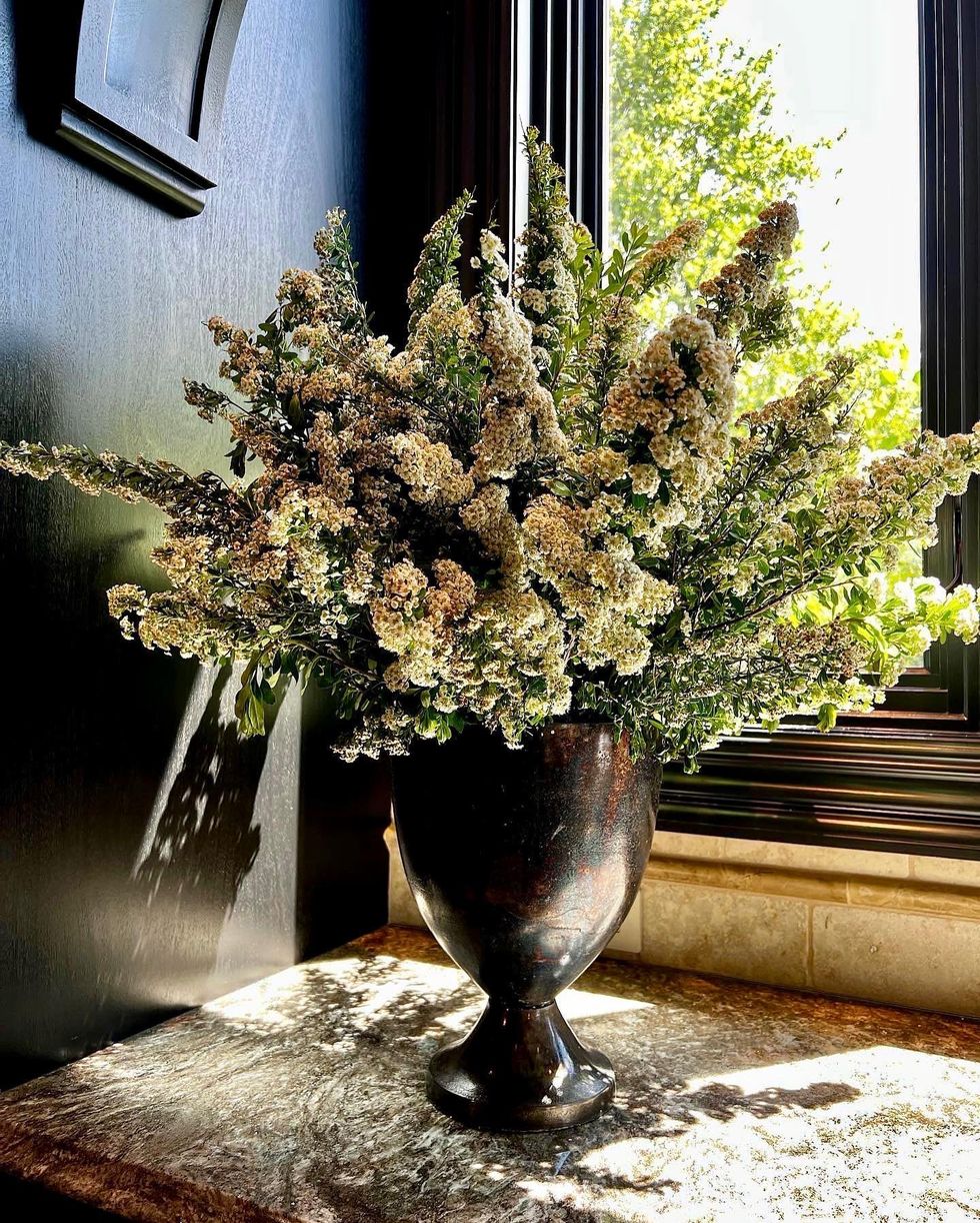 These Winter Floral Arrangements Will Upgrade Your Seasonal Decor