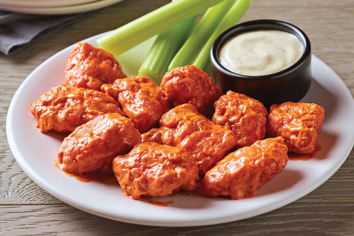 Applebee’s Will Give You 40 FREE WINGS For The Super Bowl