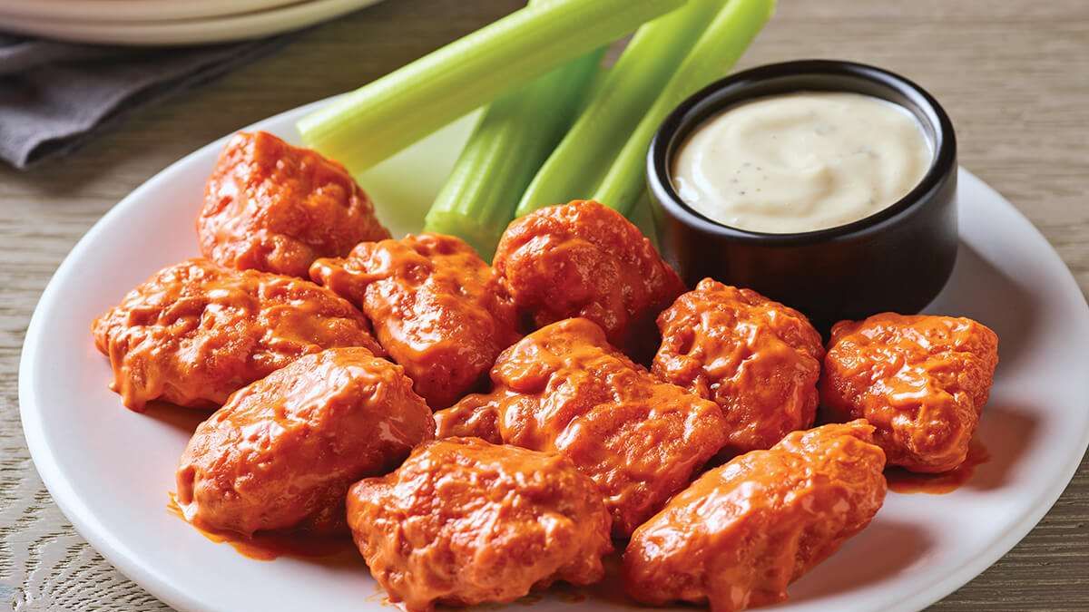 Applebee’s Will Give You 40 FREE WINGS For The Super Bowl