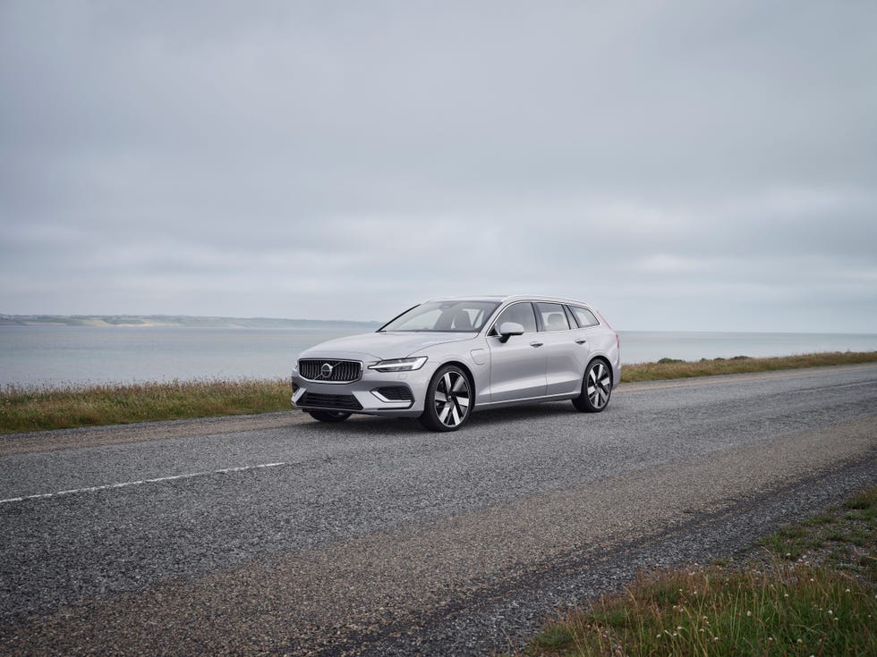 View Photos of the 2023 Volvo S60, V60, and V60 Cross Country