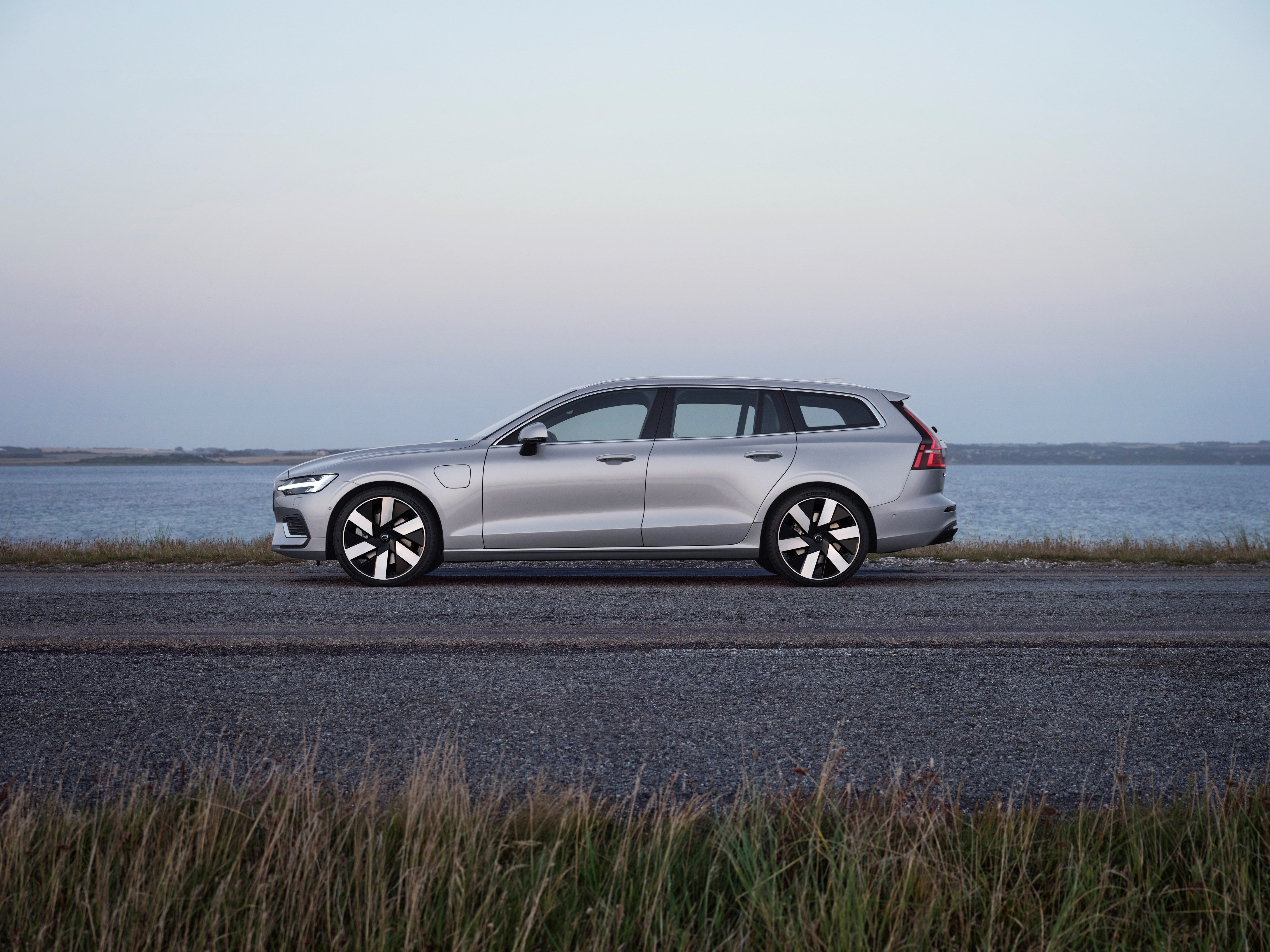 2025 VOLVO V60 - Polestar and Ultimate are OUT! 