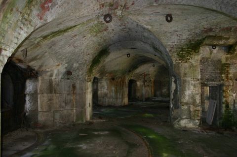 Crypt, Ruins, Building, Arch, Vault, Architecture, Dungeon, Air-raid shelter, Medieval architecture, 