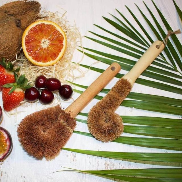 Coconut fibre dish brushes plastic-free kitchen