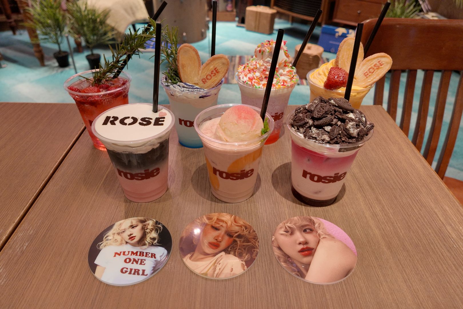 世界初オープン！ BLACKPINK・ROSĒ（ロゼ）コラボカフェ