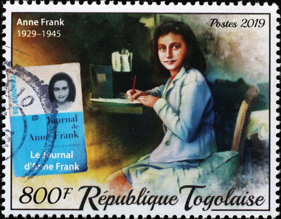 Het portret van Anne Frank op een postzegel uit Togo De nagedachtenis aan Anne dient wereldwijd als krachtige waarschuwing tegen de onmenselijkheid van de Holocaust