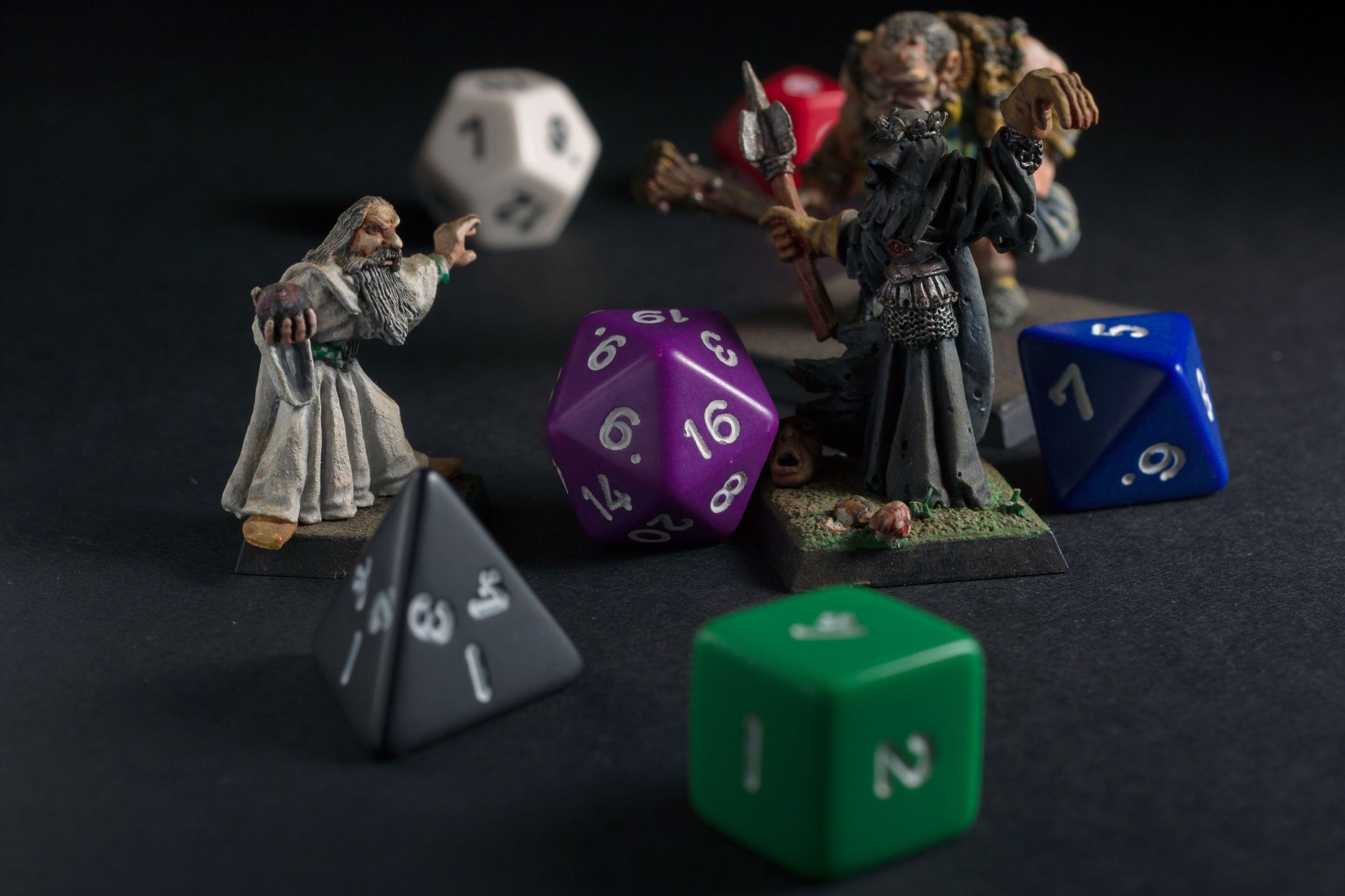2e6j587 dungeons and dragons dice and hand painted lead figures produced by games workshop in 1983 as accessories to the game