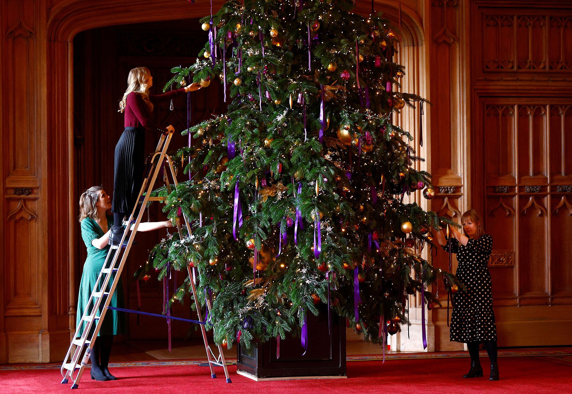 Windsor Castle At Christmas - How Queen\'s Residence Celebrates