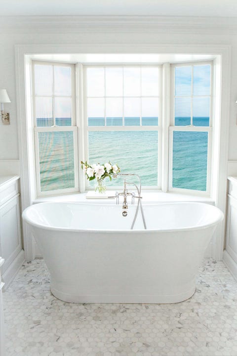25 Bright Bathrooms With Captivating Views - Bathroom Designs With Views