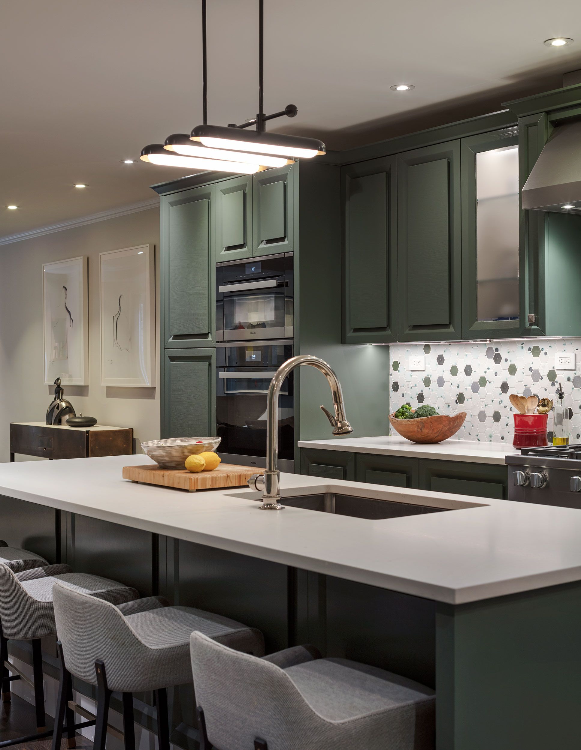 These 32 Examples Prove the Versatility of Green Kitchen Cabinets