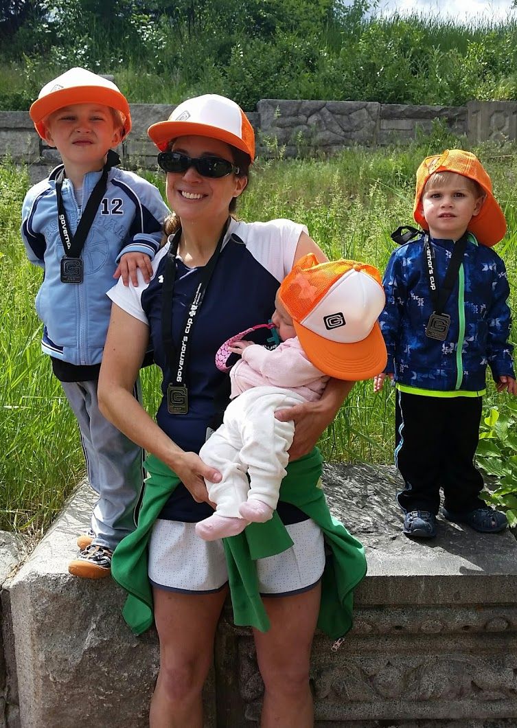Leg, Human body, Child, Sunglasses, Hat, People in nature, Baby & toddler clothing, Fashion accessory, Headgear, Toddler, 