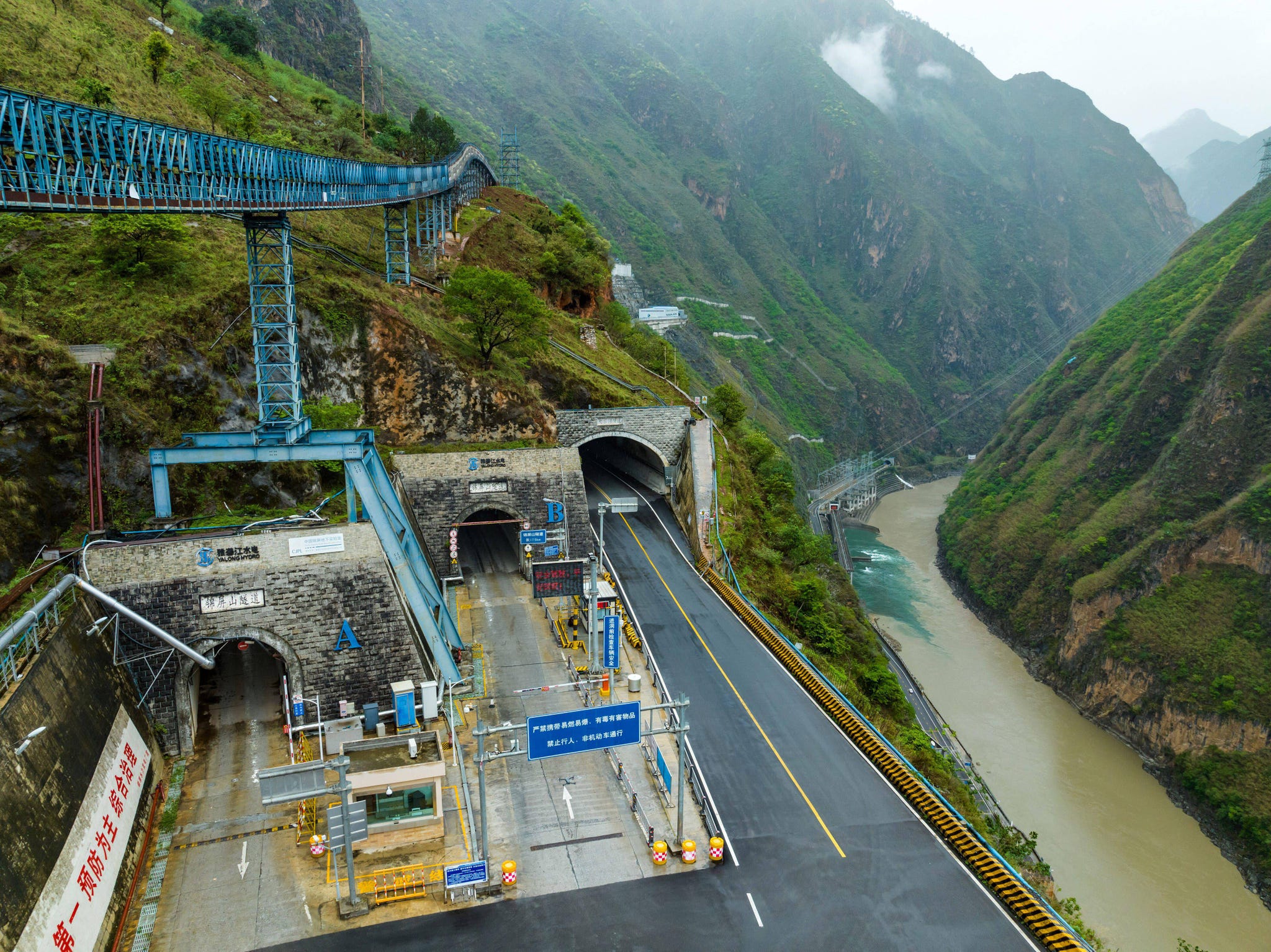 2rrtc9d 230715 xichang, july 15, 2023 this aerial photo taken on july 4, 2023 shows the jinping tunnel where the china jinping underground laboratory is located and the nearby yalong river in southwest china s sichuan province jinping mountain, located in the drainage basin of the yalong river, the largest tributary of jinsha river, has the highest altitude of 4,410 meters the china jinping underground laboratory cjpl is located in the middle of the 175 kilometer long jinping tunnel in southwest china s sichuan province the laboratory, inaugurated in 2010, is an underground research facility