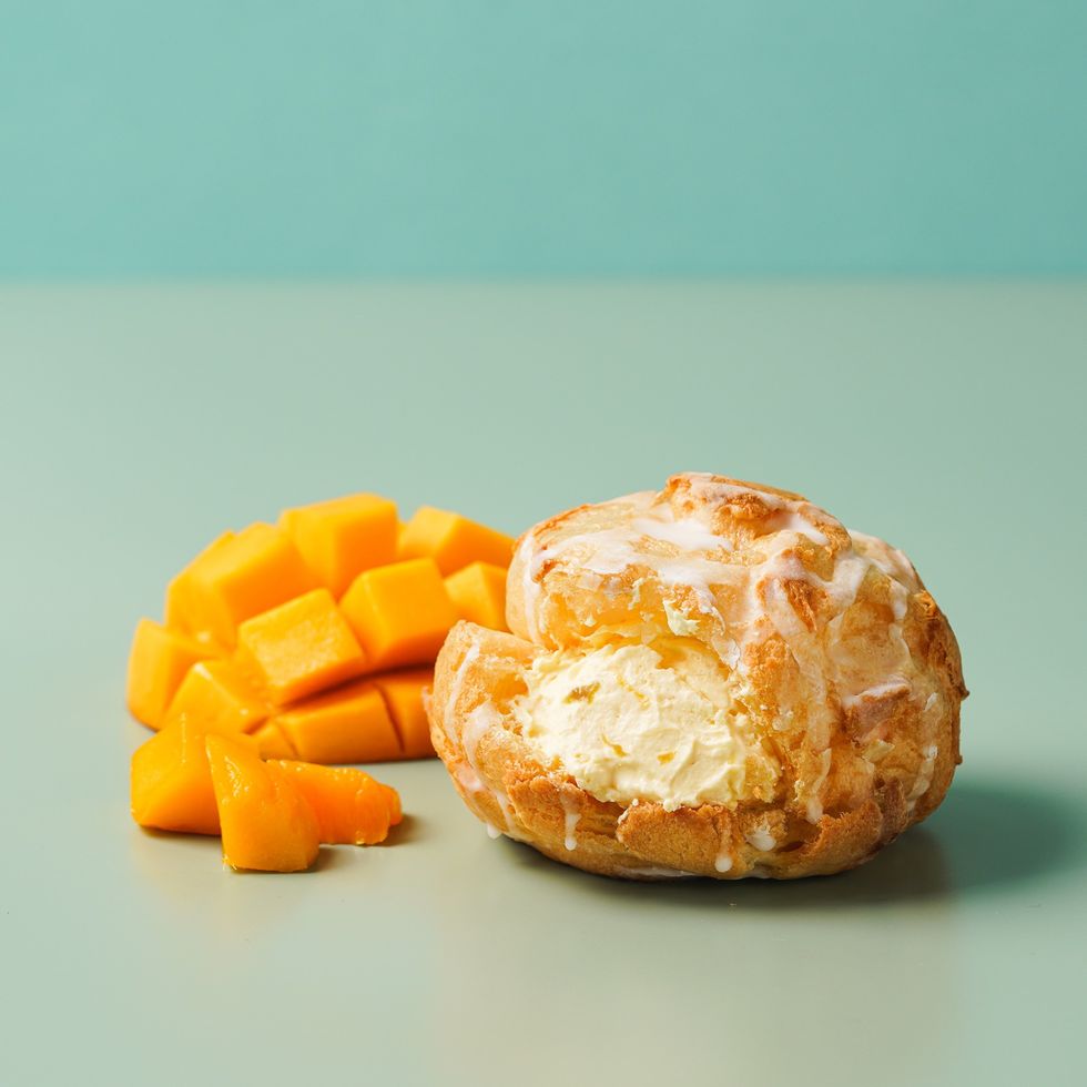 2022芒果季甜點推薦！「爆量芒果＋濃郁鮮奶油」組合必吃，鮮芒果蛋糕、生乳捲、甜甜圈都不能錯過