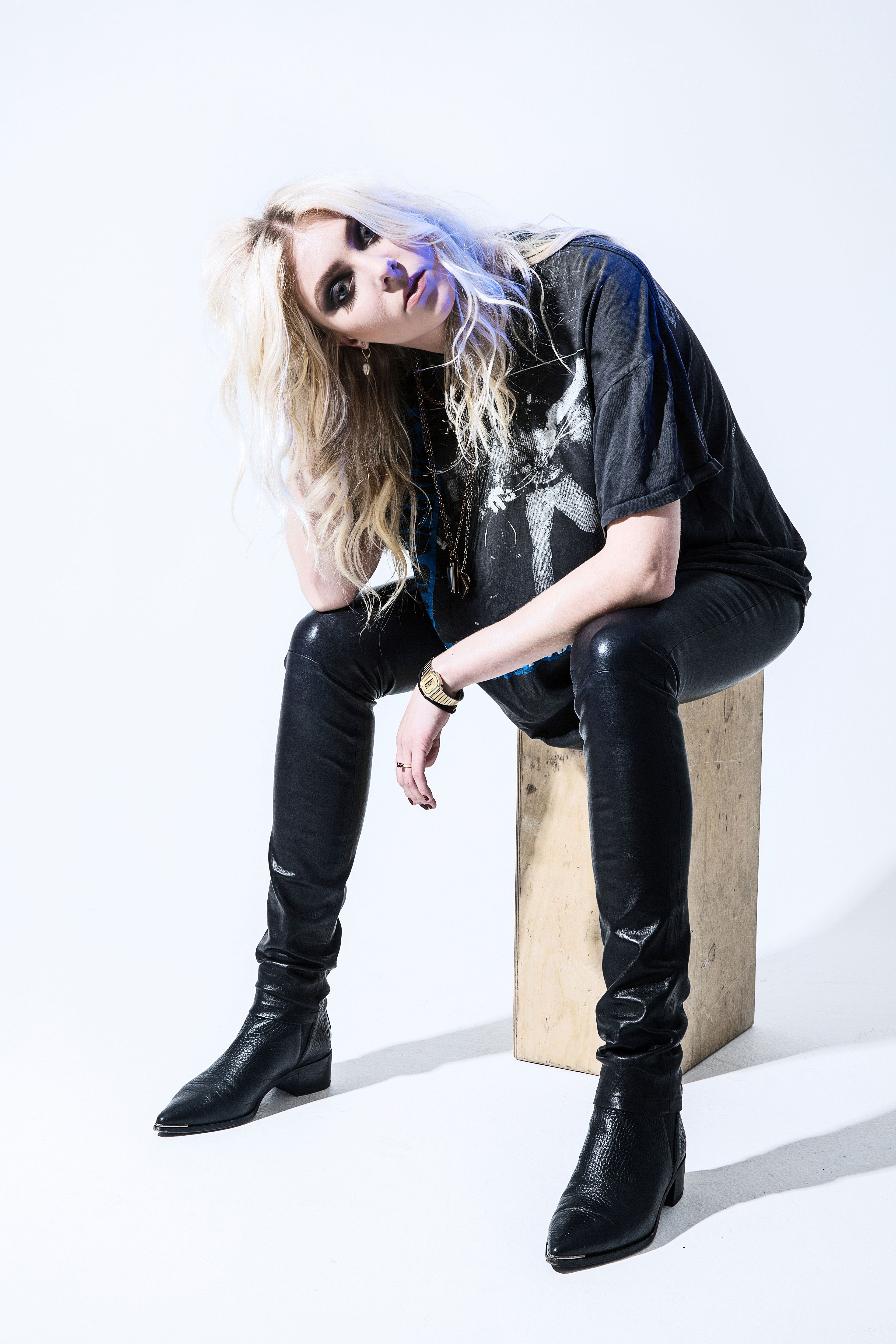 Taylor Momsen The Pretty Reckless Interview - Who You Selling For