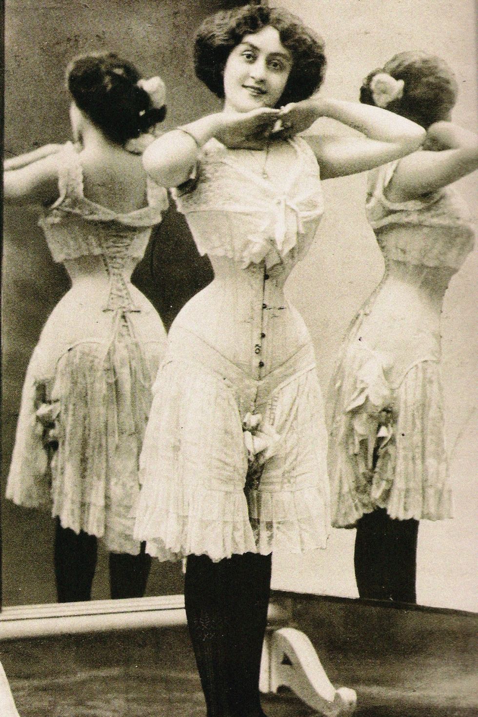 Girdle corset wedding, Women's Fashion, New Undergarments