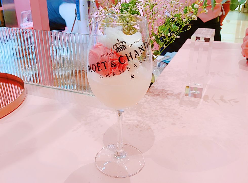 粉紅氣泡浪漫來襲！「酩悅香檳 粉紅pop up bar」台北快閃，冰品香檳調酒必喝