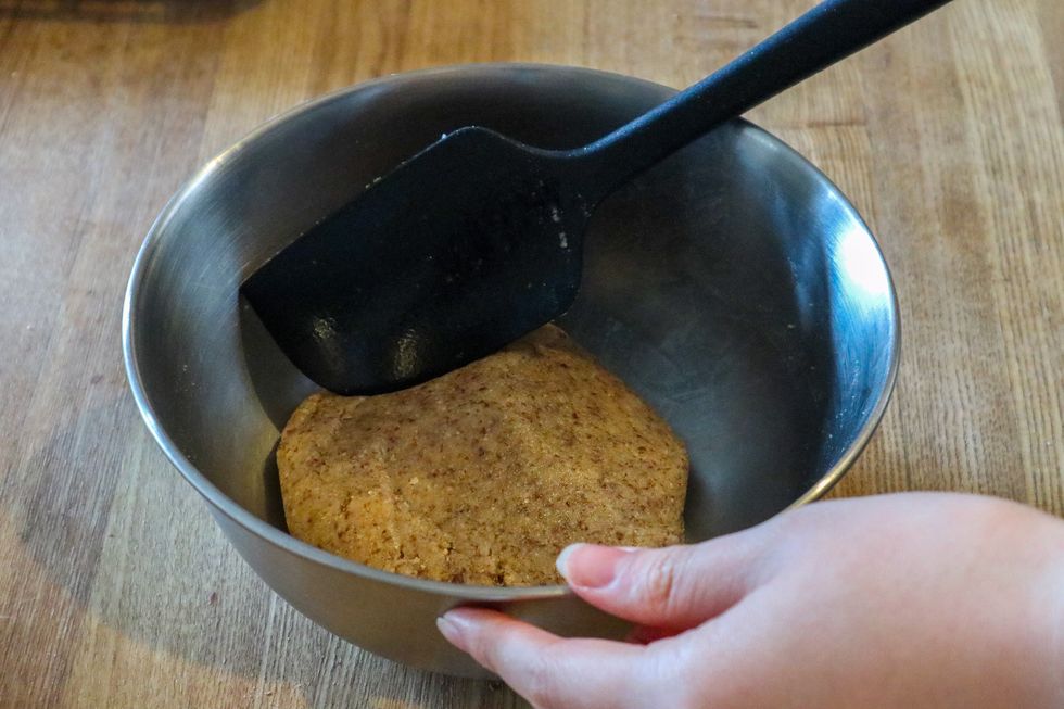 よりおうち時間を充実させることができる、焼き菓子づくり。とっても簡単に作れて、罪悪感なしで食べることのできる、グルテンフリーの玄米アーモンドクッキーの作り方をご紹介します。