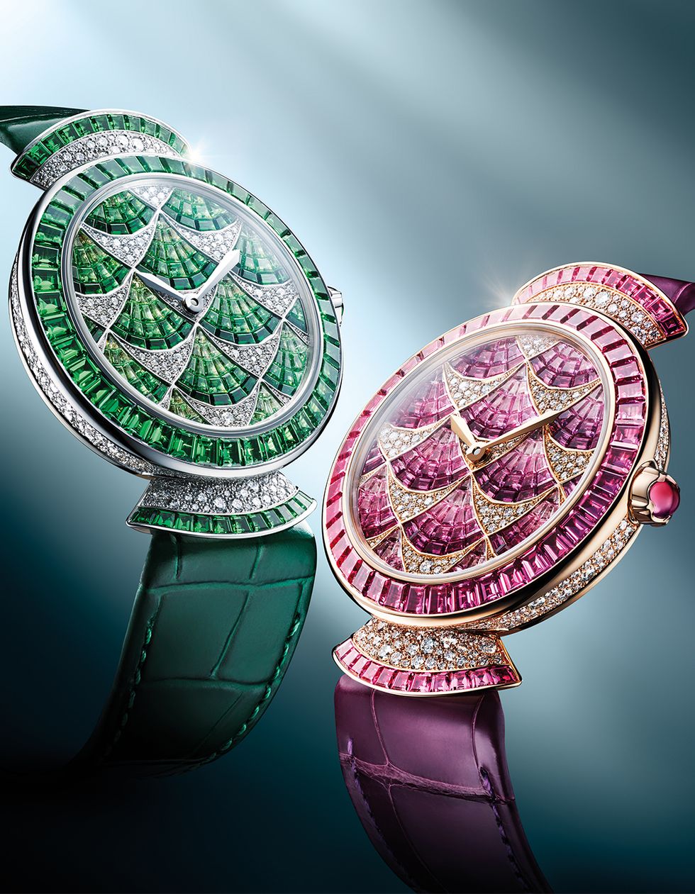 divina mosaica珠寶腕錶綠色沙弗萊石款、粉紅色藍寶石款（右），bvlgari。