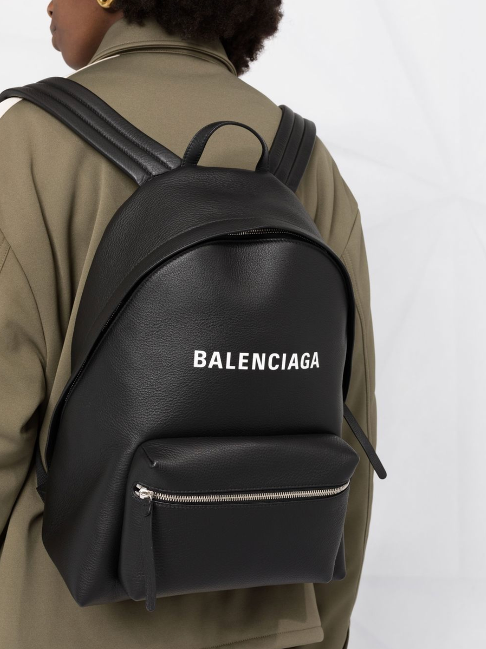 2022後背包推薦15款必買：the north face、supreme、balenciaga⋯登山露營上班通勤都適合！