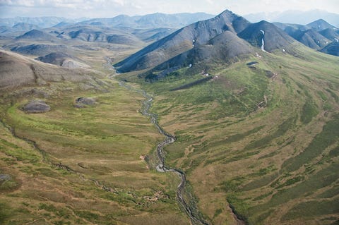 Een luchtfoto van land binnen het Arctic National Wildlife Refuge