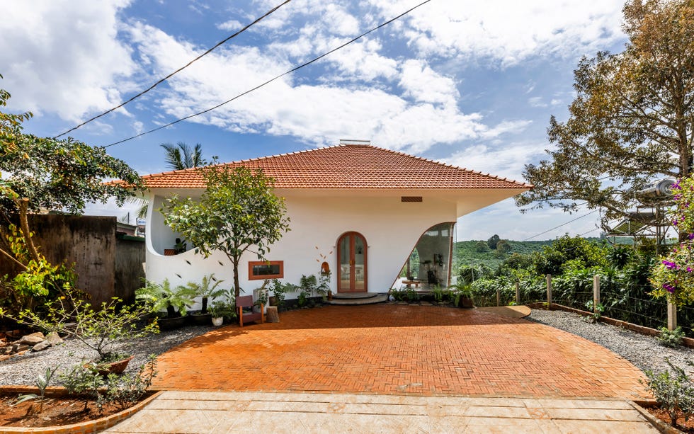 arquitectura organica, curvas y materiales naturales para una casa que redefine el concepto de hogar en un entorno tropical