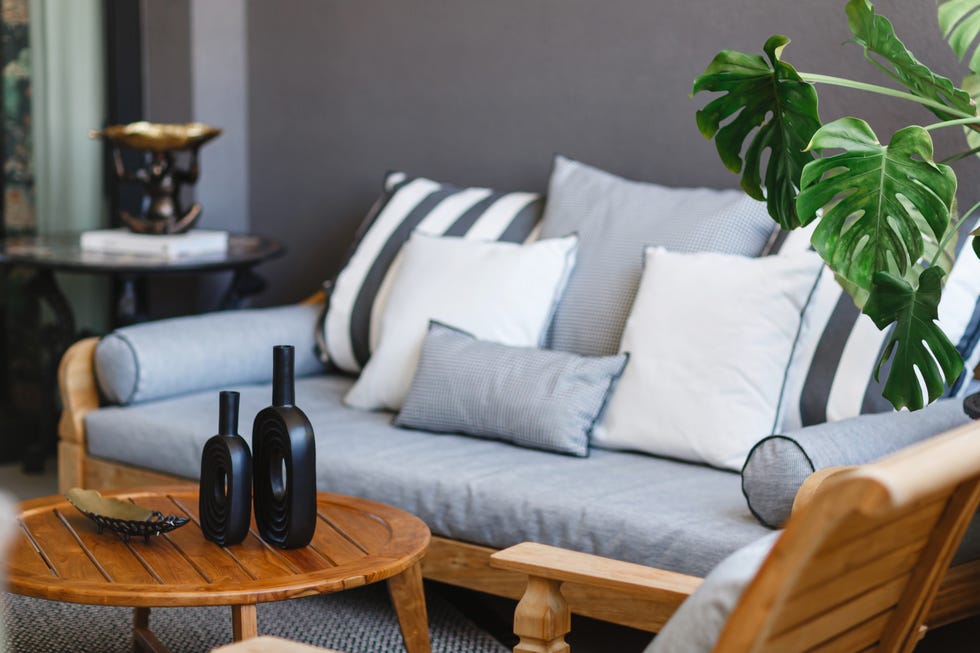 casa reformada e inspirada en la personalidad de su propietaria con piezas vintage, textiles expresivos y colores intensos