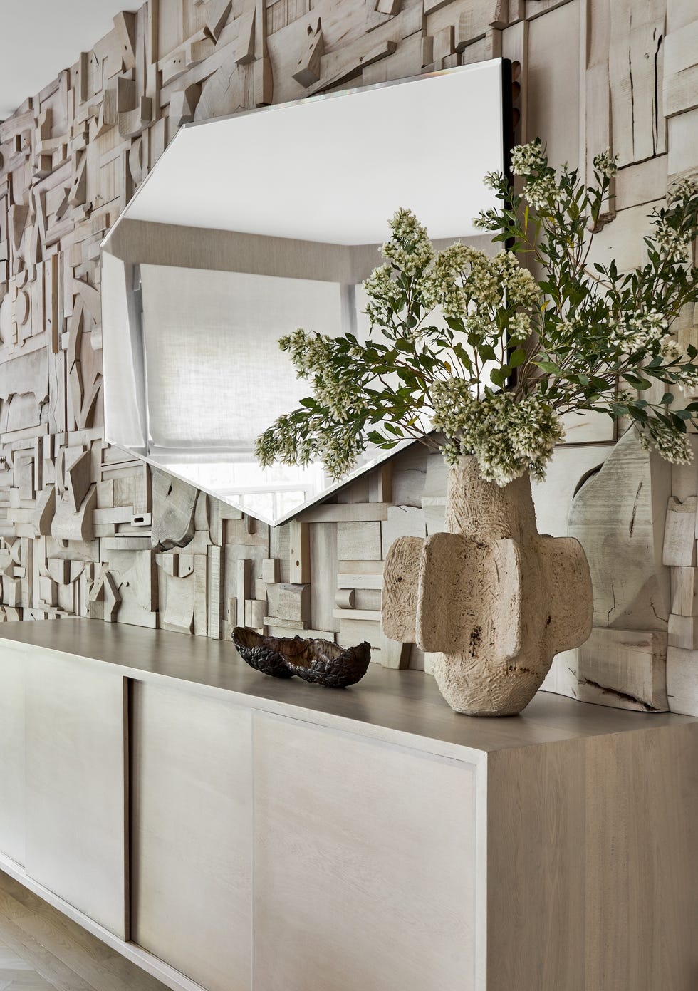 casa familiar con cinco dormitorios y seis banos que se transforma para ganar luz, orden y diseno a medida