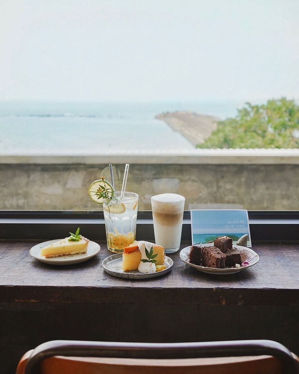 北海岸10間質感咖啡廳推薦！宛如日本街頭的十字路口、窗景如畫的玻璃屋寶藏咖啡館