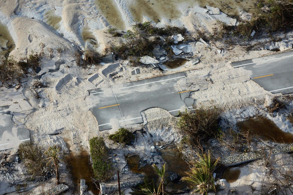 Op Big Pine Key in de Florida Keys werd de Long Beach Road getroffen door een stormvloed en hoge golven