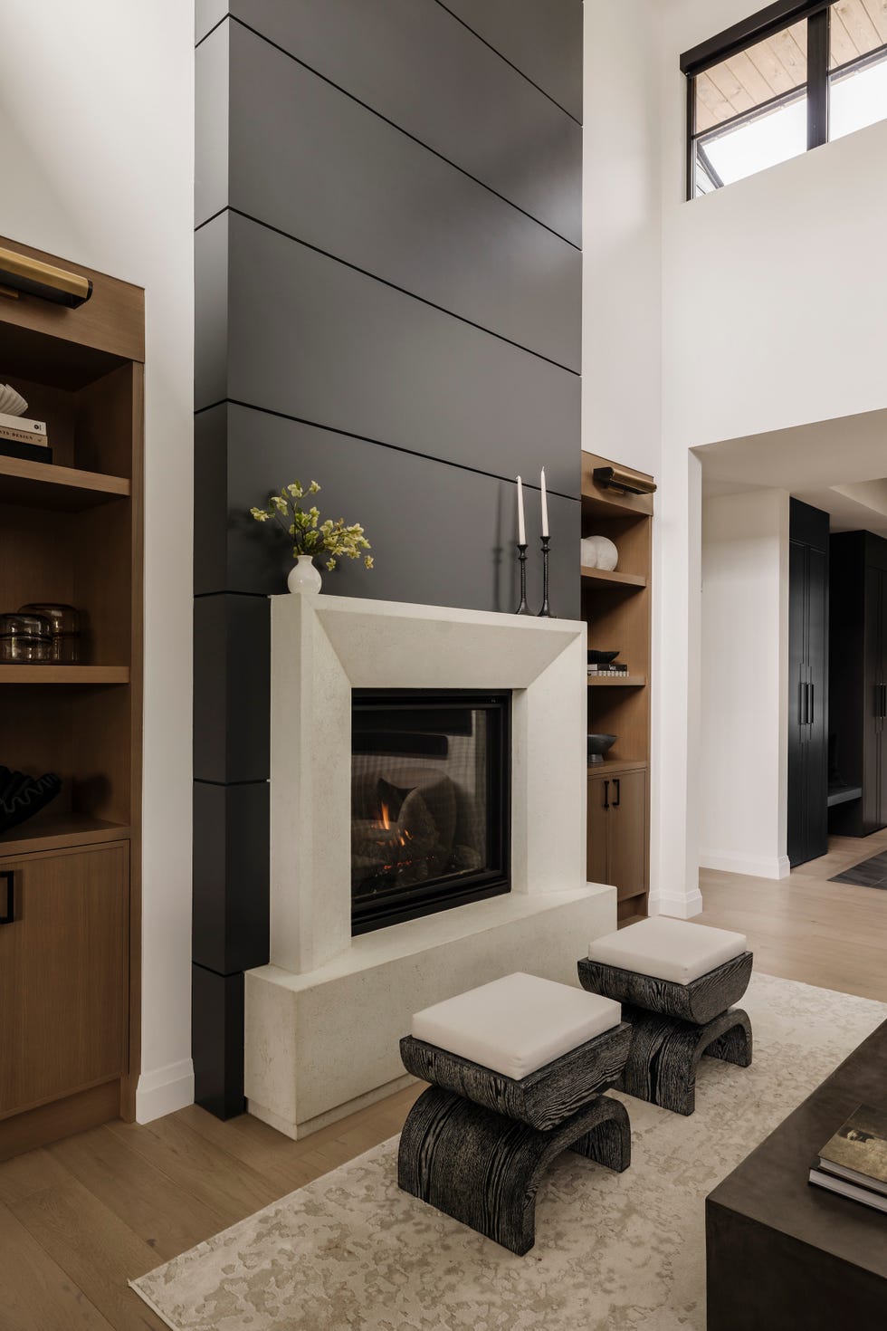 vivienda familiar que combina madera, metales brunidos y diseno a medida para vivir con estilo y funcionalidad