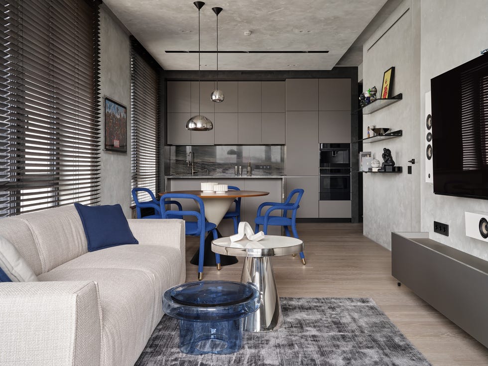 apartamento con isla de cocina escultorica, arte personalizado y soluciones funcionales a medida