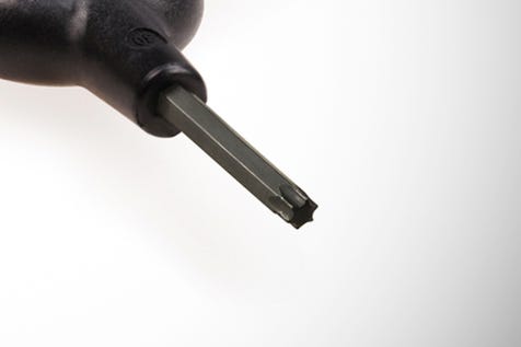 Expert Mechanics Reveal What to Keep in Your Toolkit Expert Mechanics Reveal What to Keep in Your Toolkit