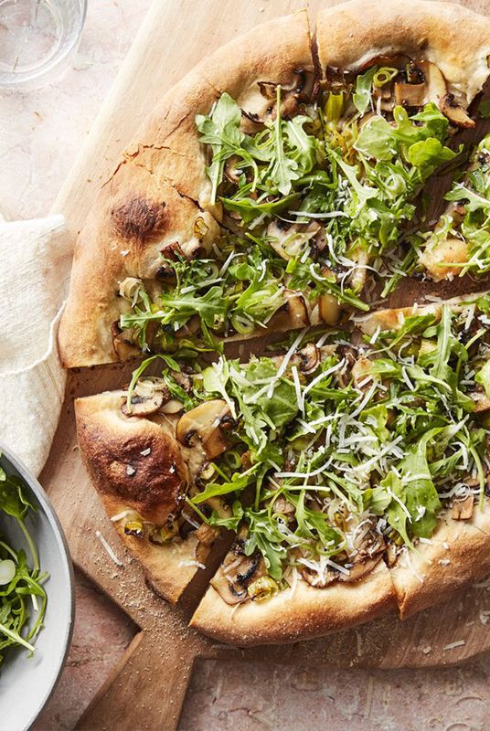 30 minute dinners mushroom and arugula salad pizza