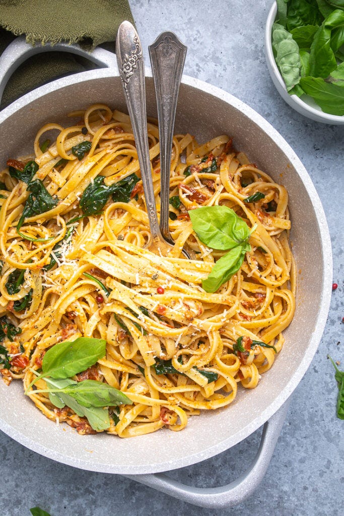 vegan spinach and sun dried tomato pasta