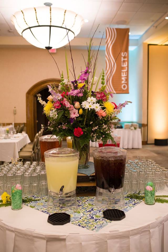 Centrepiece, Flower Arranging, Floristry, Decoration, Function hall, Yellow, Floral design, Flower, Bouquet, Tableware, 