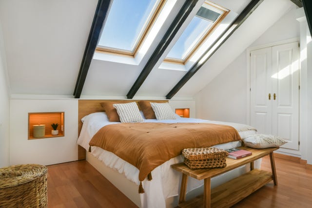 cambiar la decoración del dormitorio con mesas auxiliares